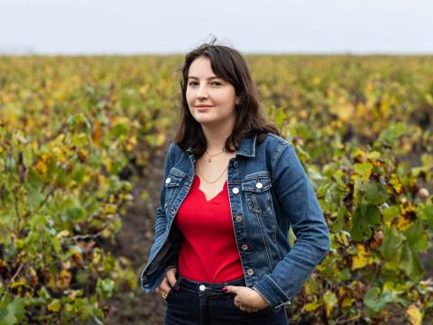 Clémence, 17 ans, lycéenne en terminale viticole Le Landreau, France - 2022 Commande pour Télérama