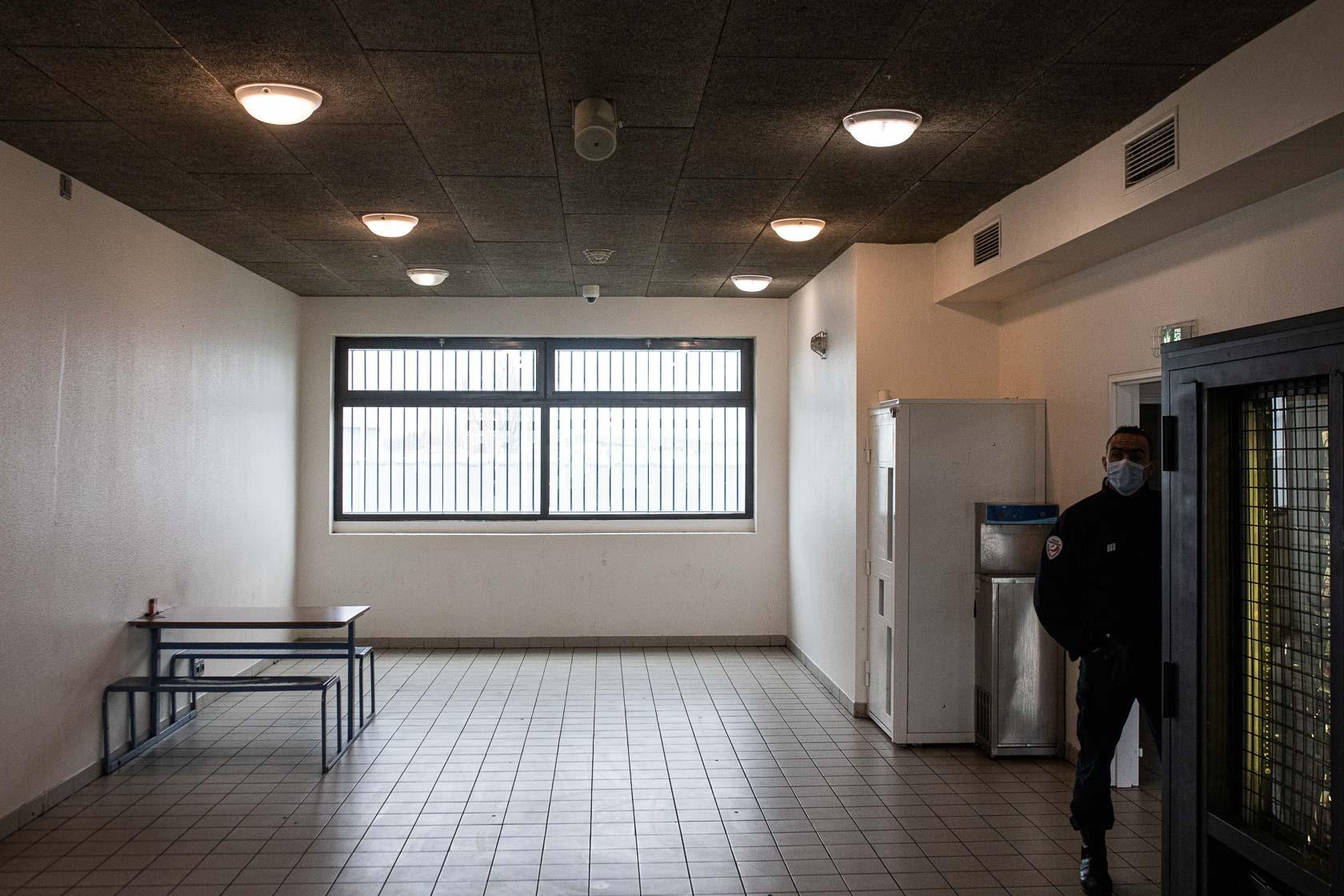 Reportage - Centre de rétention administrative de Saint-Jacques-de-la-Lande